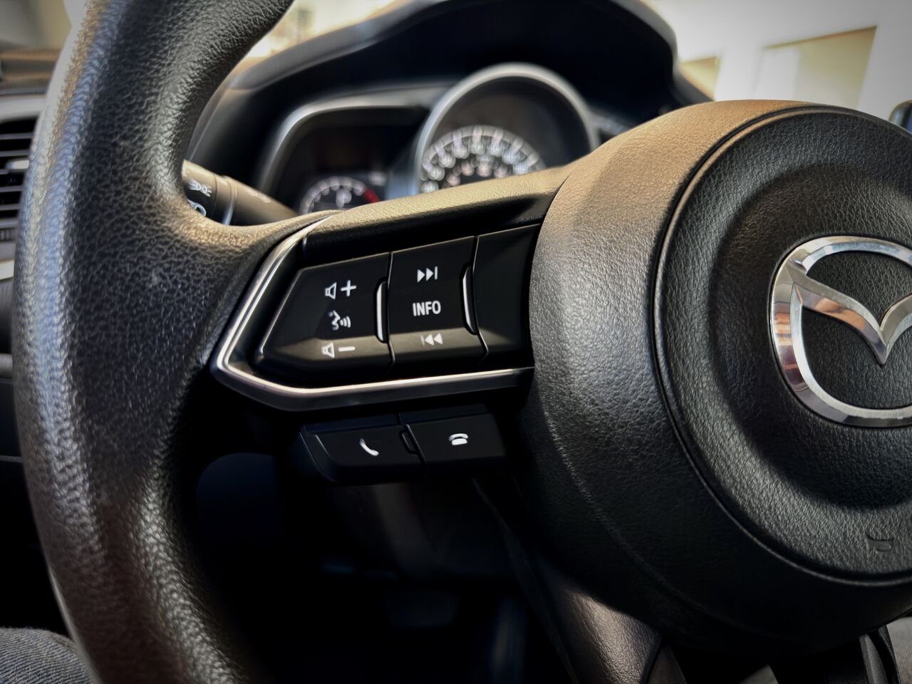 2018 Mazda Mazda3 Red Notre-Dame-des-Prairies - photo #20