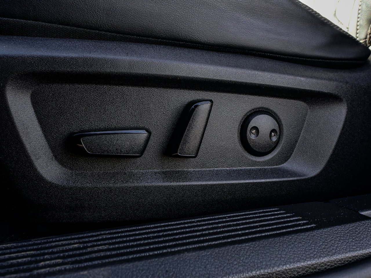 2021 Nissan Rogue AWD Platinum Black Sherwood Park - photo #17
