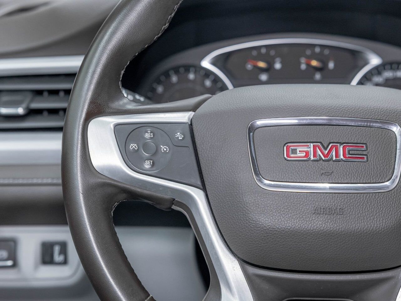 GMC Acadia SLT AWD *NAV* CUIR SIÈGES CHAUF HAYON ELECT BOSE 2023 Gris Saint-Jérôme - photo #13