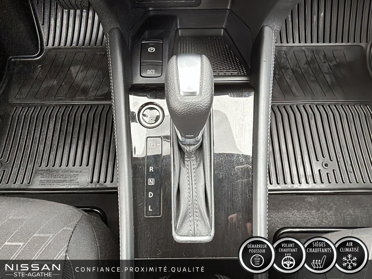 Nissan Kicks Play SV | 1 PROPRIÉTAIRE | JAMAIS ACCIDENTÉ | BANCS CHAUFFANTS | VOLANT CHAUFFANT 2025 Bleu Sainte-Agathe-des-Monts - photo #12