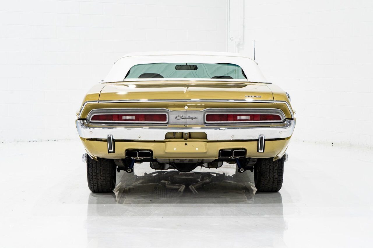 1971 Dodge Challenger *PRIX EN USD* Convertible Fully restored to desirable specifications Gold Montreal - photo #1