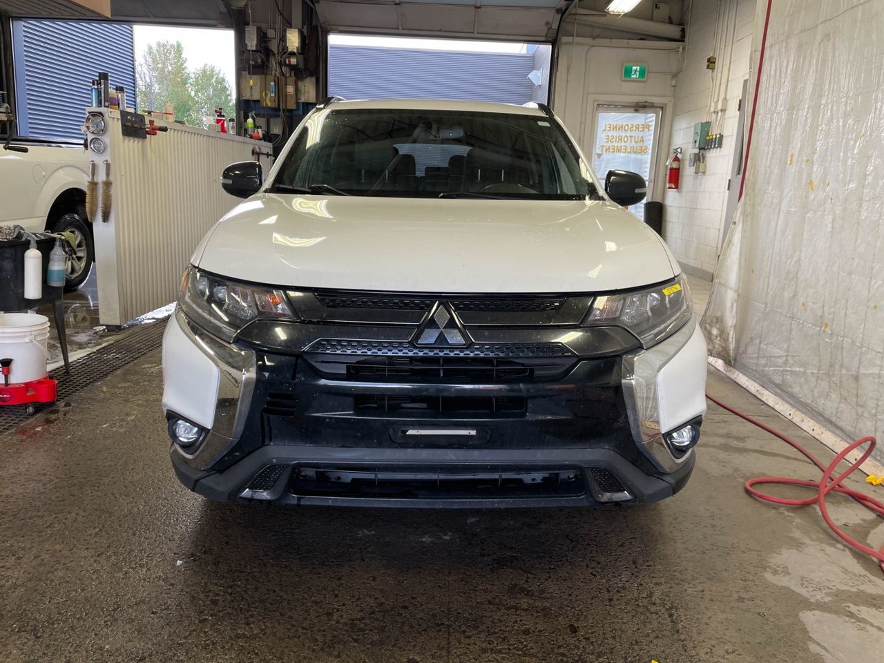 Mitsubishi Outlander ES AWD *TOIT* 7 PLACES SIÈGES CHAUFF CARPLAY USB 2020 Blanc Saint-Jérôme - photo #4