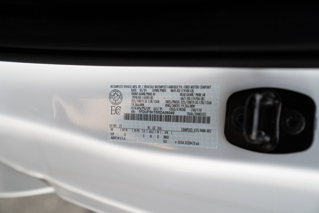 Ford F-550 4X4 REG CHAS CAB 2024 Blanc Kirkland - photo #4
