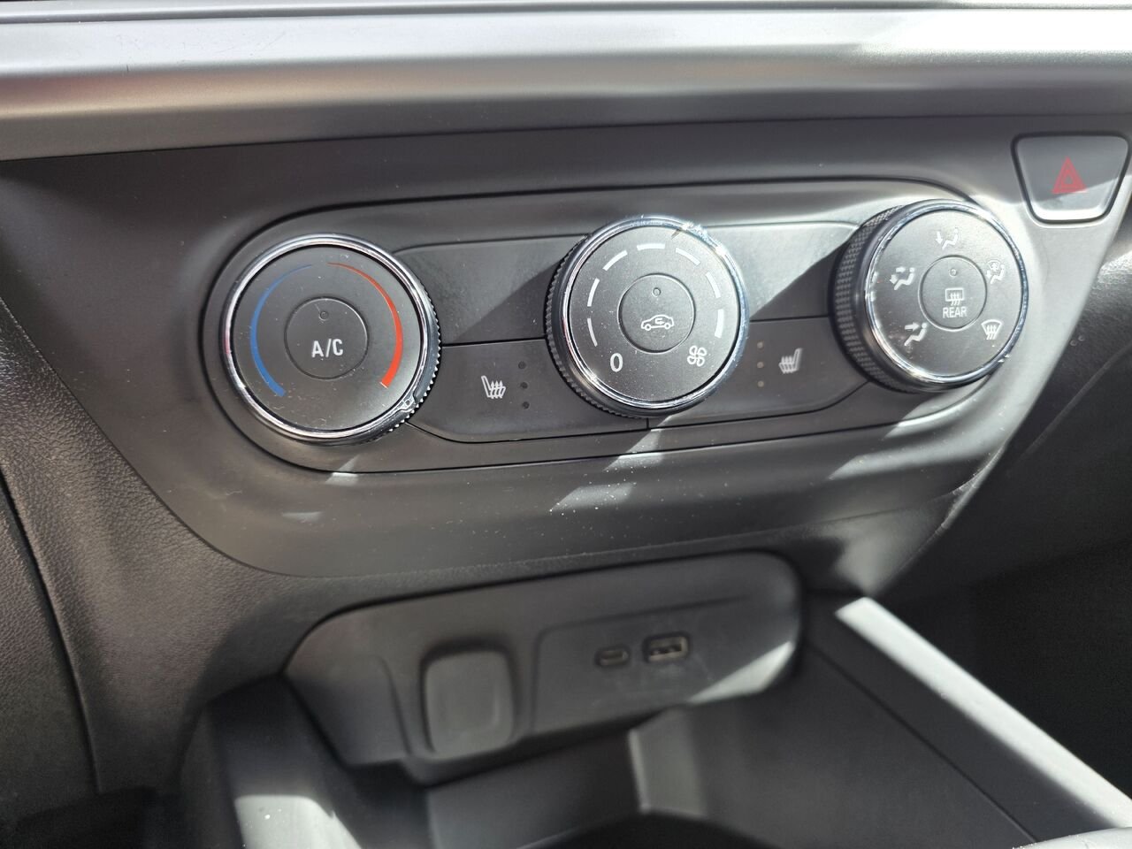Chevrolet Trax LS 2025 Rouge Mont-Laurier - photo #23