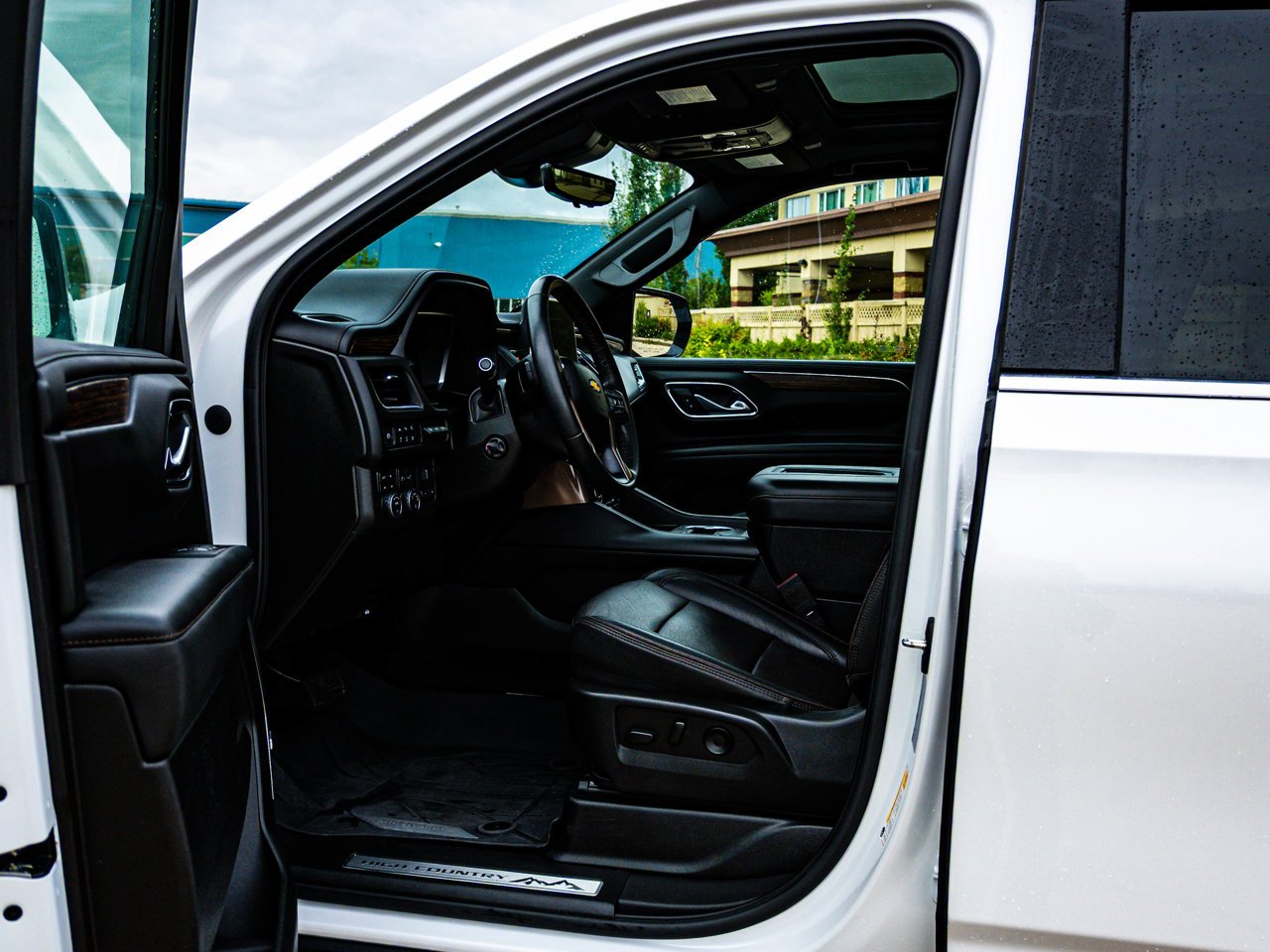 2023 Chevrolet Tahoe 4WD 4dr High Country White Sherwood Park - photo #17