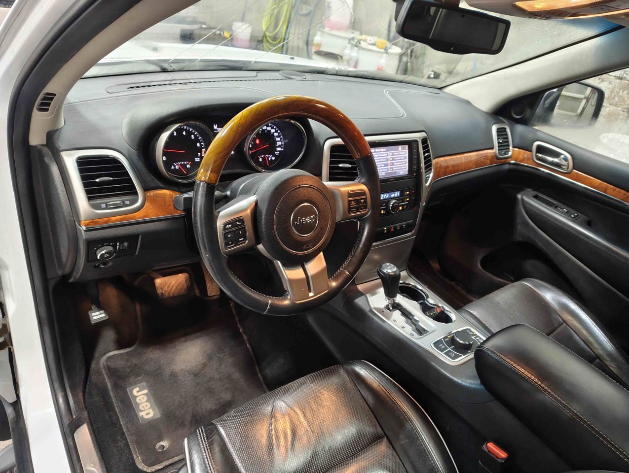 2013 Jeep Grand Cherokee 4WD 4dr Overland White Sherwood Park - photo #7