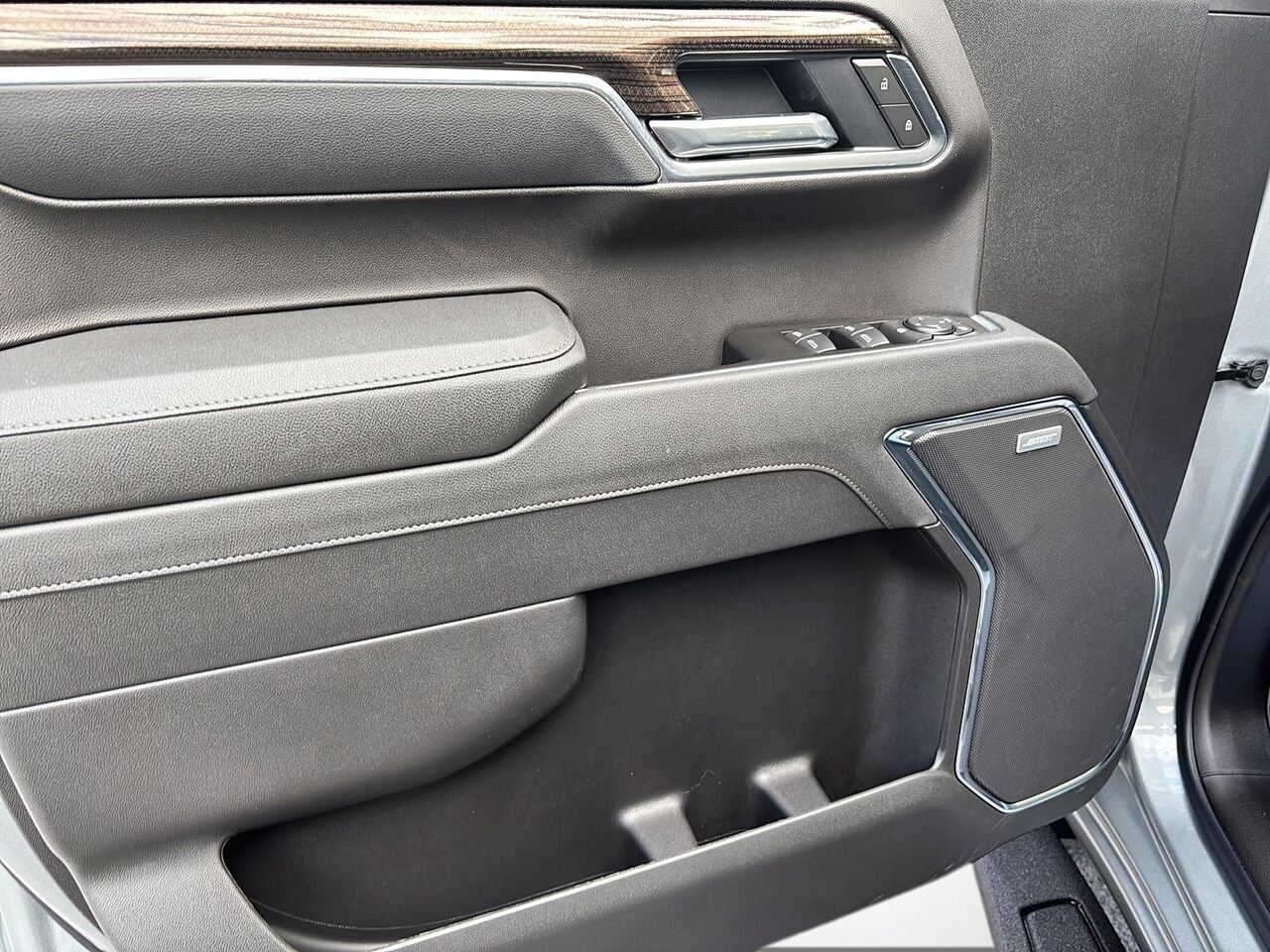 CHEVROLET Silverado 1500 1500 LT TRAILBOSS 4RM 2026 GRIS STERLING METALLISE Saint-Hyacinthe - photo #8