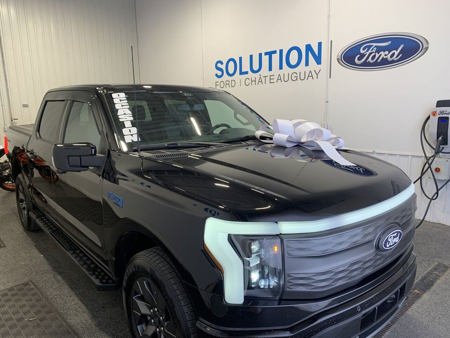 Ford F-150 Lightning LARIAT cabine SuperCrew 4RM caisse de 5,5 pi 2024 Noir