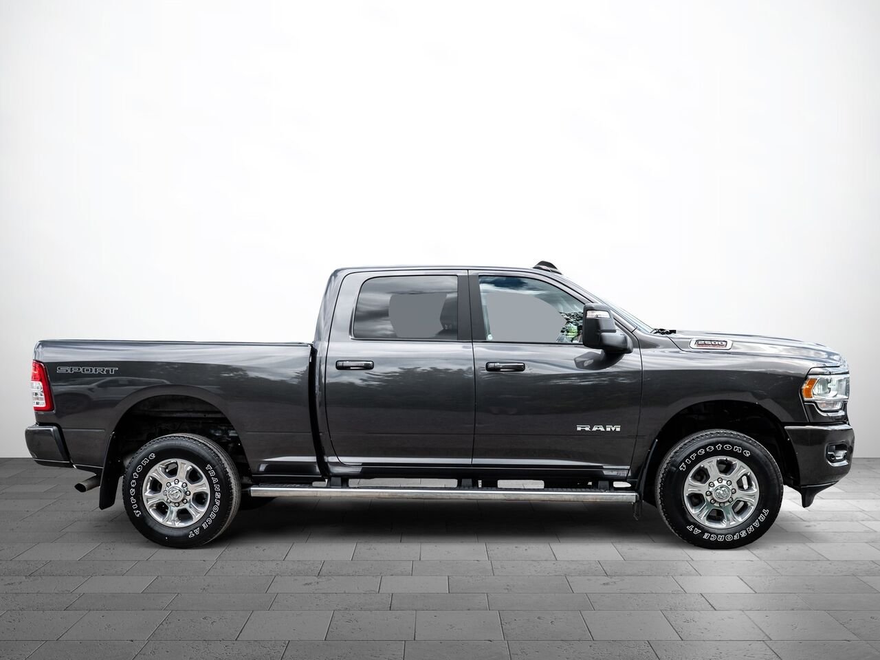 2023 Ram 2500 Grey Sainte-Julienne - photo #2