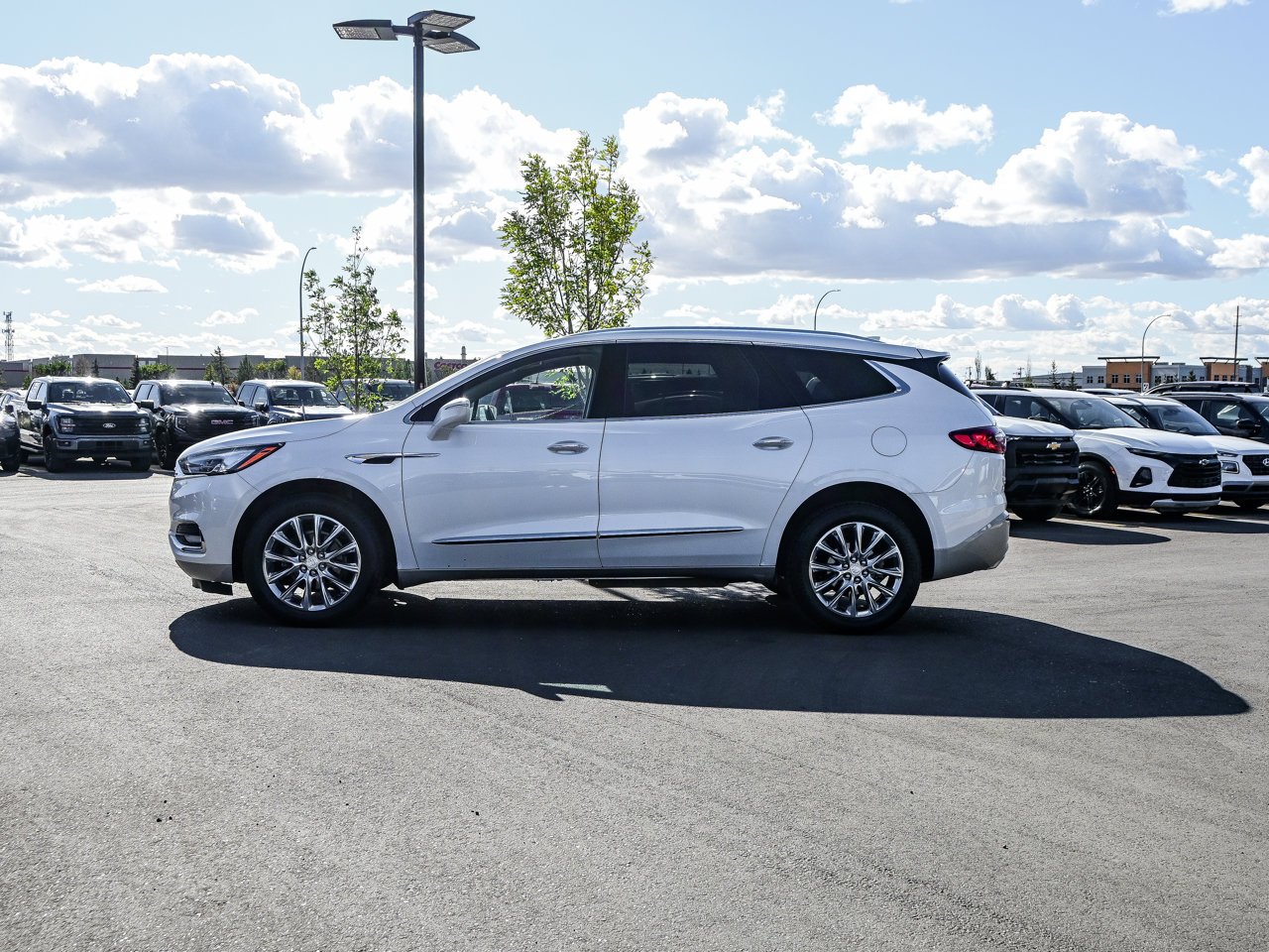 2020 Buick Enclave AWD 4dr Essence White Sherwood Park - photo #8