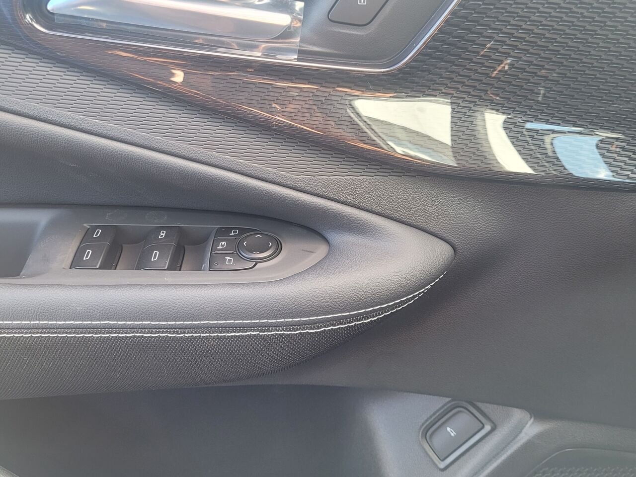 2026 Chevrolet Blazer EV Traction intégrale, 4 portes LT RIPTIDE BLUE METALLIC Thetford Mines - photo #10