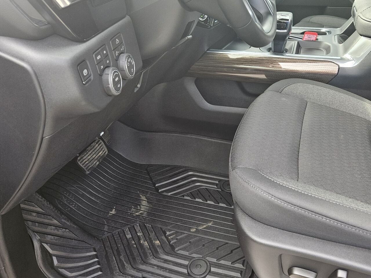2026 Chevrolet Silverado 1500 LT cabine multiplace 4RM 147 po Black Thetford Mines - photo #15
