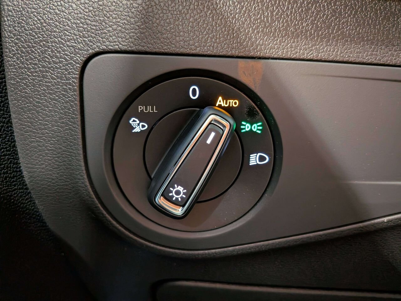 2022 Volkswagen Tiguan Highline R-Line 4MOTION Black Mirabel - photo #21