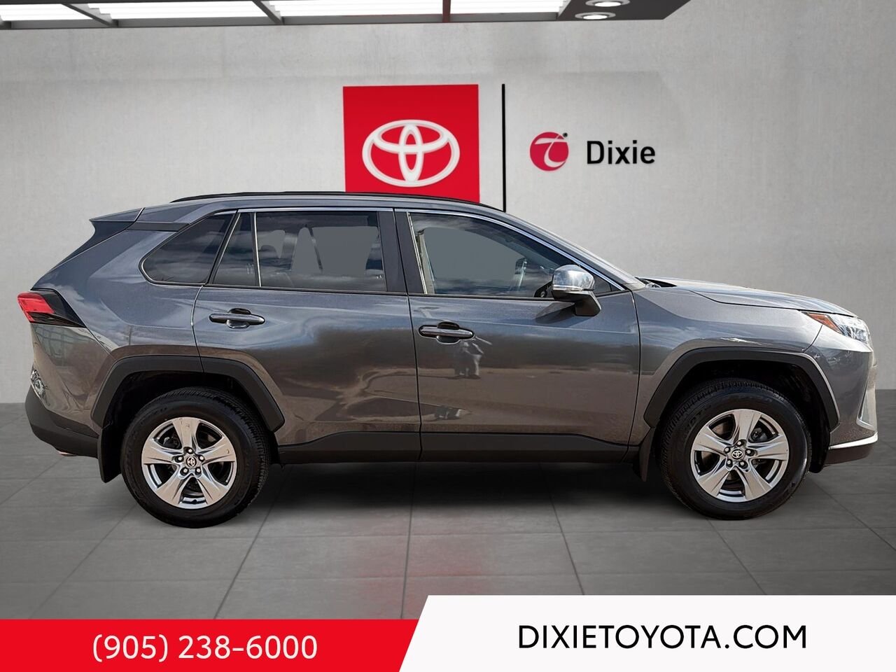 2024 Toyota RAV4 XLE AWD / CLEAN CARFAX / HEATED SEATS / MOONROOF / BACKUP CAMERA White Mississauga - photo #2