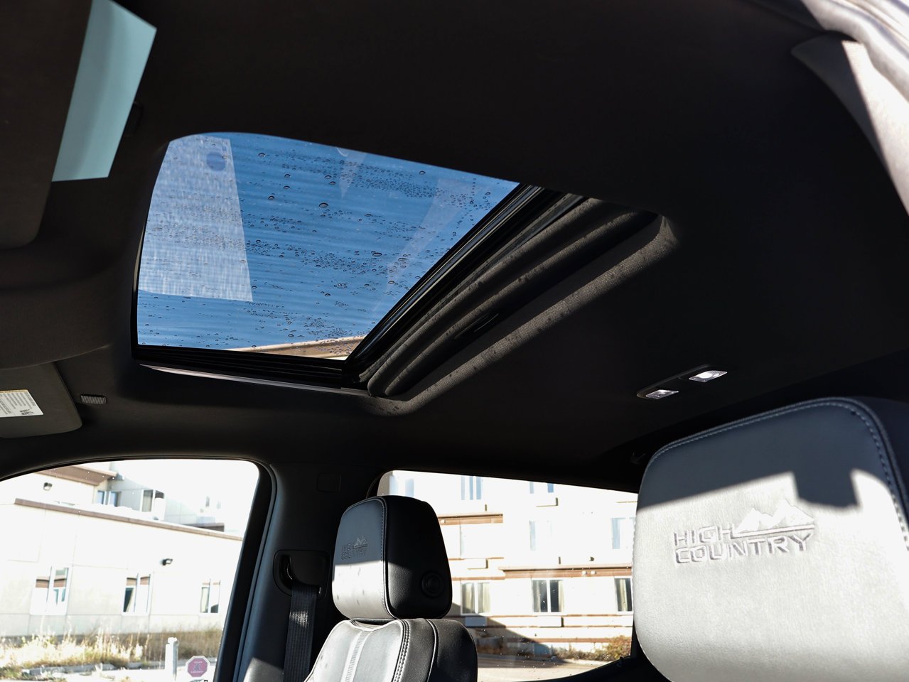 2020 Chevrolet Silverado 1500 4WD Crew Cab 147 High Country White Sherwood Park - photo #15