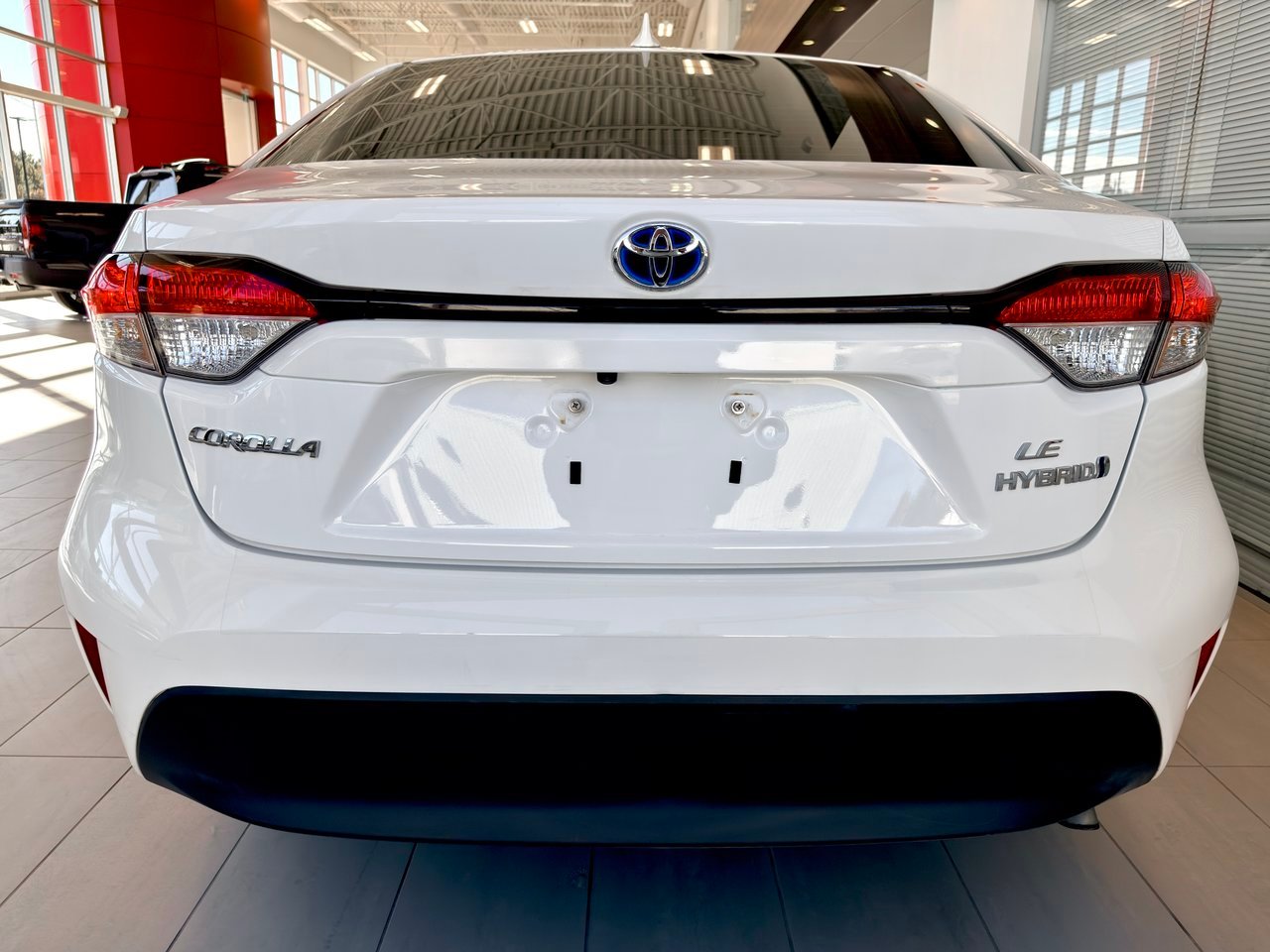 2023 Toyota Corolla LE White Notre-Dame-des-Prairies - photo #10