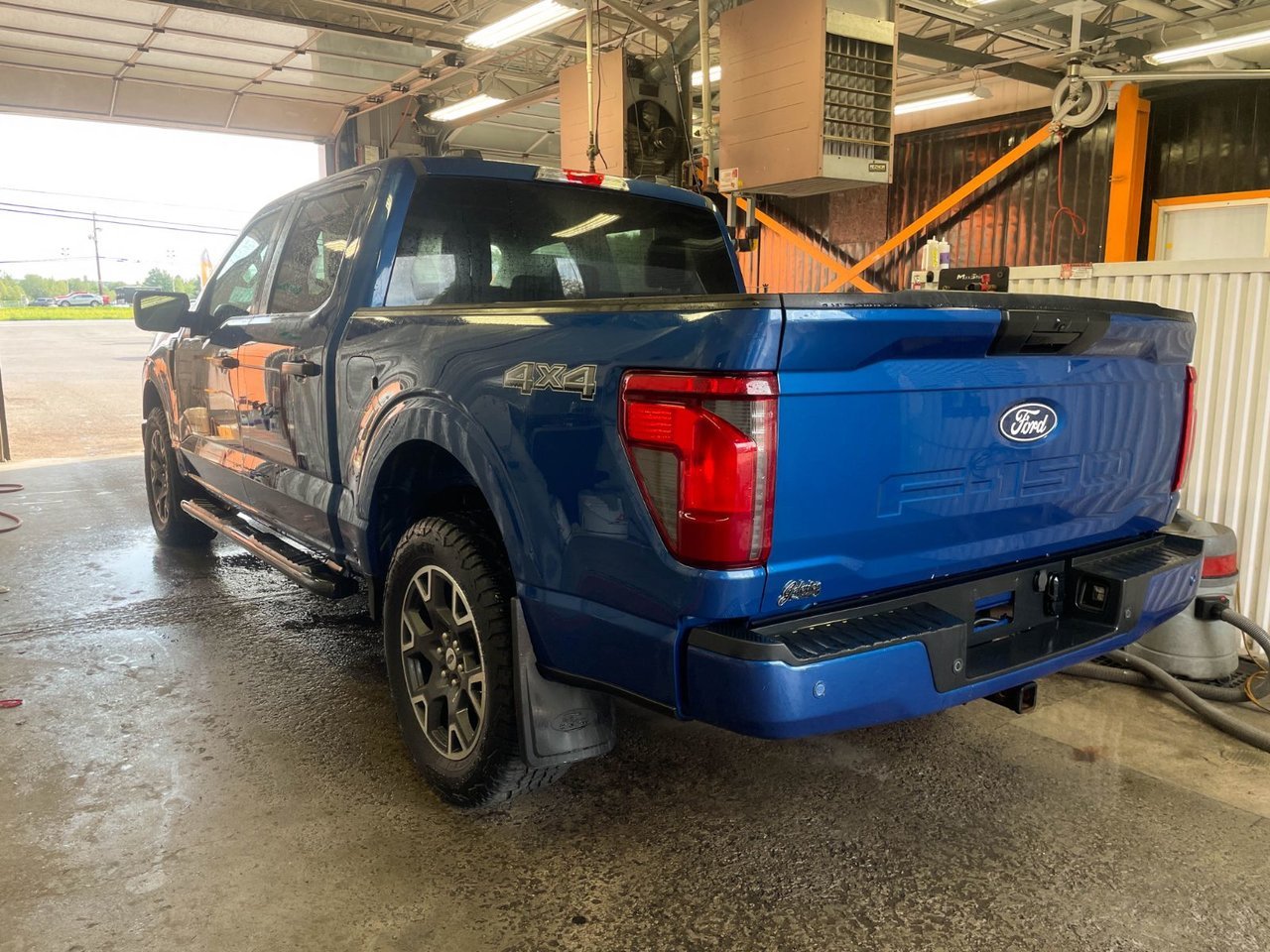 Ford F-150 STX CREW 4X4 *NAV* CARPLAY *COPILOT 2.0* DIFF 3.73 2024 Bleu Saint-Jérôme - photo #5