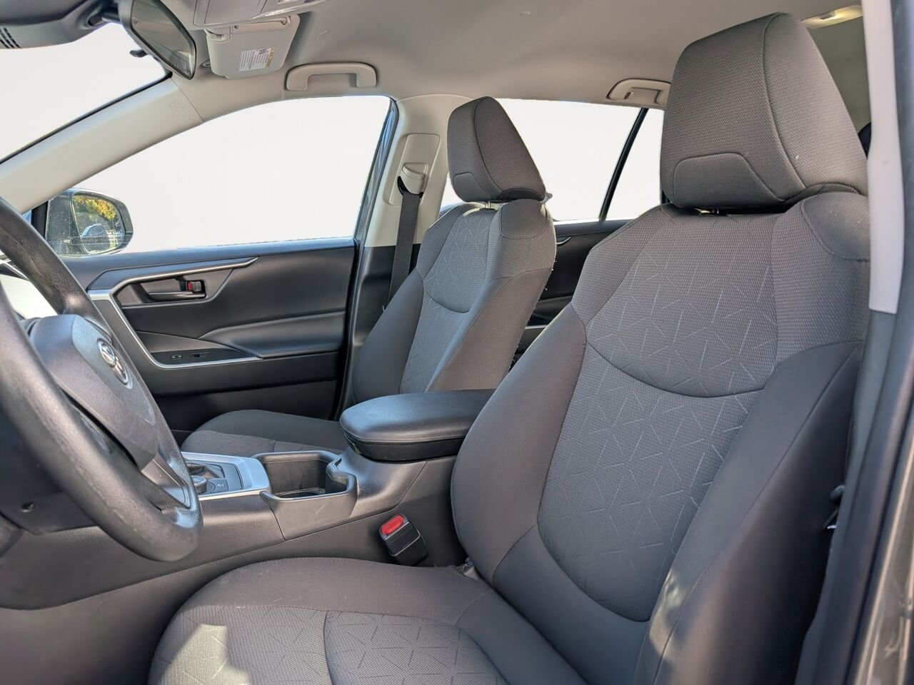 Toyota RAV4 Hybride LE HYBRID/SIÈGES CHAUFFANTS/CAMÉRA DE RECUL/BLUETOOTH/AC BIZONE 2023 Gris Sherbrooke - photo #6