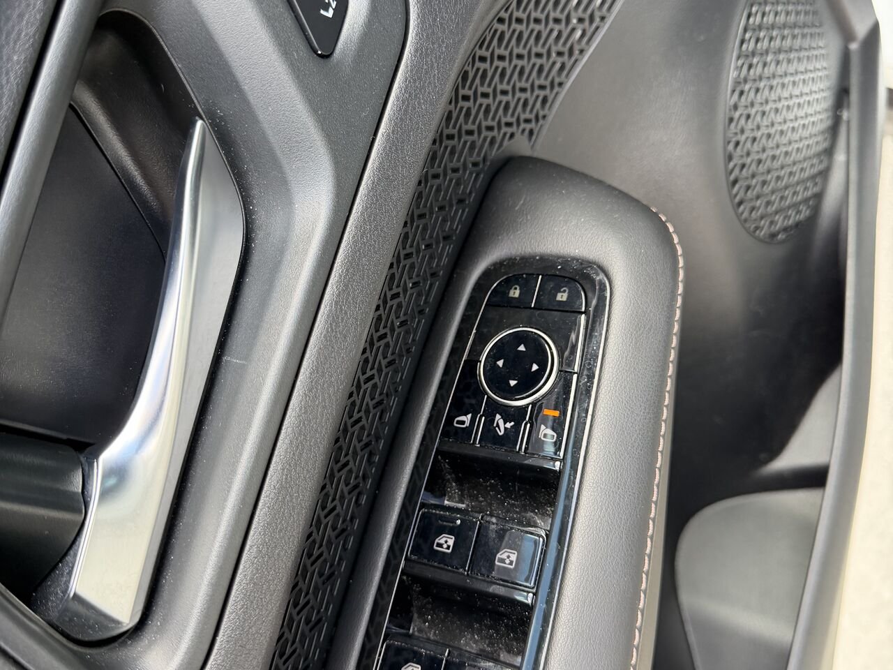 Nissan ARIYA awd carplay jamais accidenté 430 d'autonomie 2024 Blanc Châteauguay - photo #18