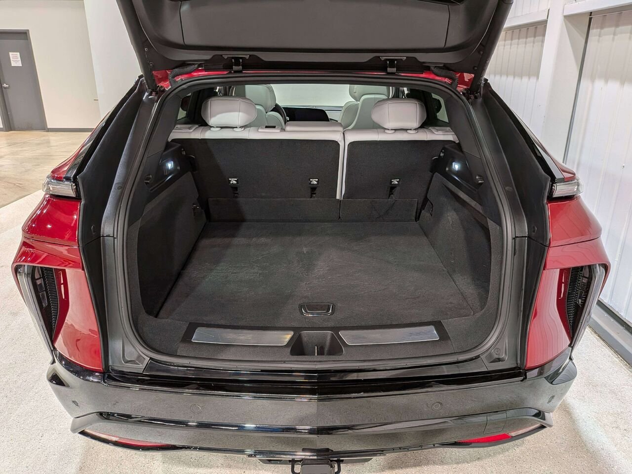 2024 Cadillac LYRIQ 4dr Sport w/1SF Red Val-David - photo #8