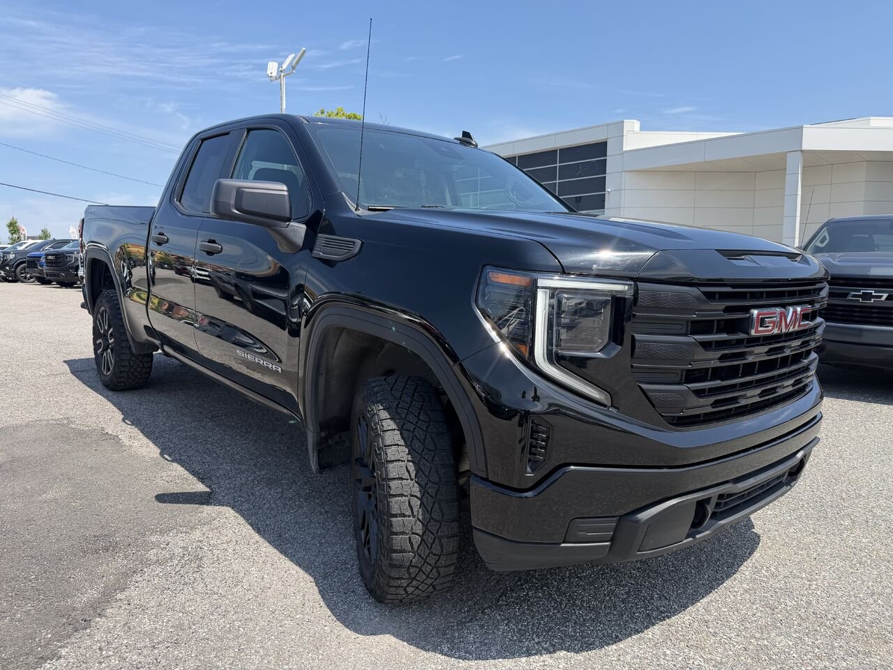 GMC SIERRA K1500 Pro cabine double 4RM 147 po 2023 Noir Gatineau - photo #16