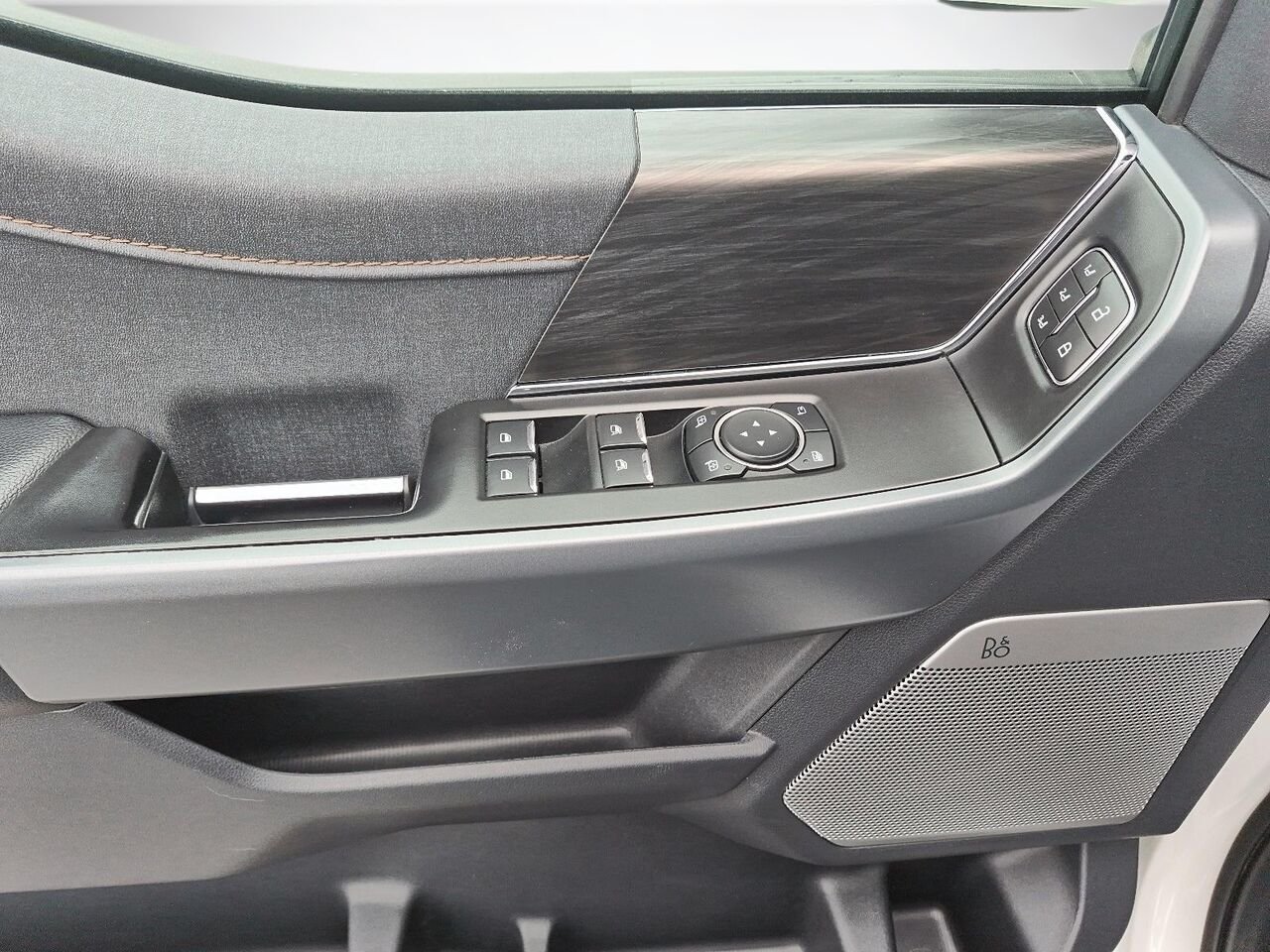 2024 Ford F-150 Lightning White Saint-Jérôme - photo #10