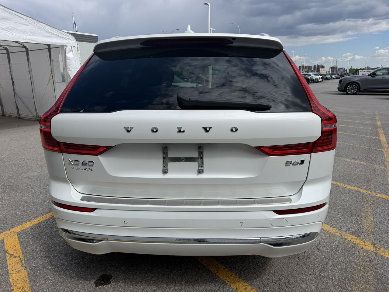 2023 Volvo XC60 B6 Ultimate AWD White Laval - photo #11