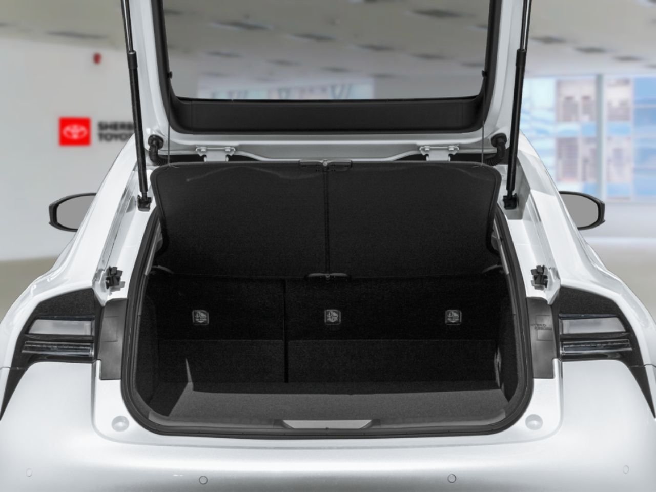 Toyota Prius hybride branchable XSE Premium BA 2027 Argent incisif Sherbrooke - photo #7