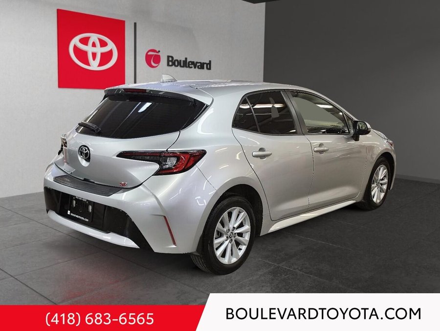 2023 Toyota Corolla Hatchback SE + Silver