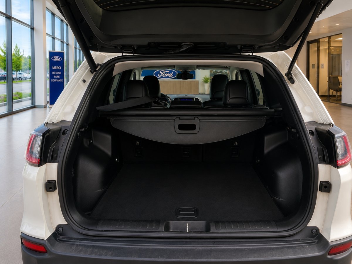 2019 Jeep Cherokee White La Sarre - photo #9