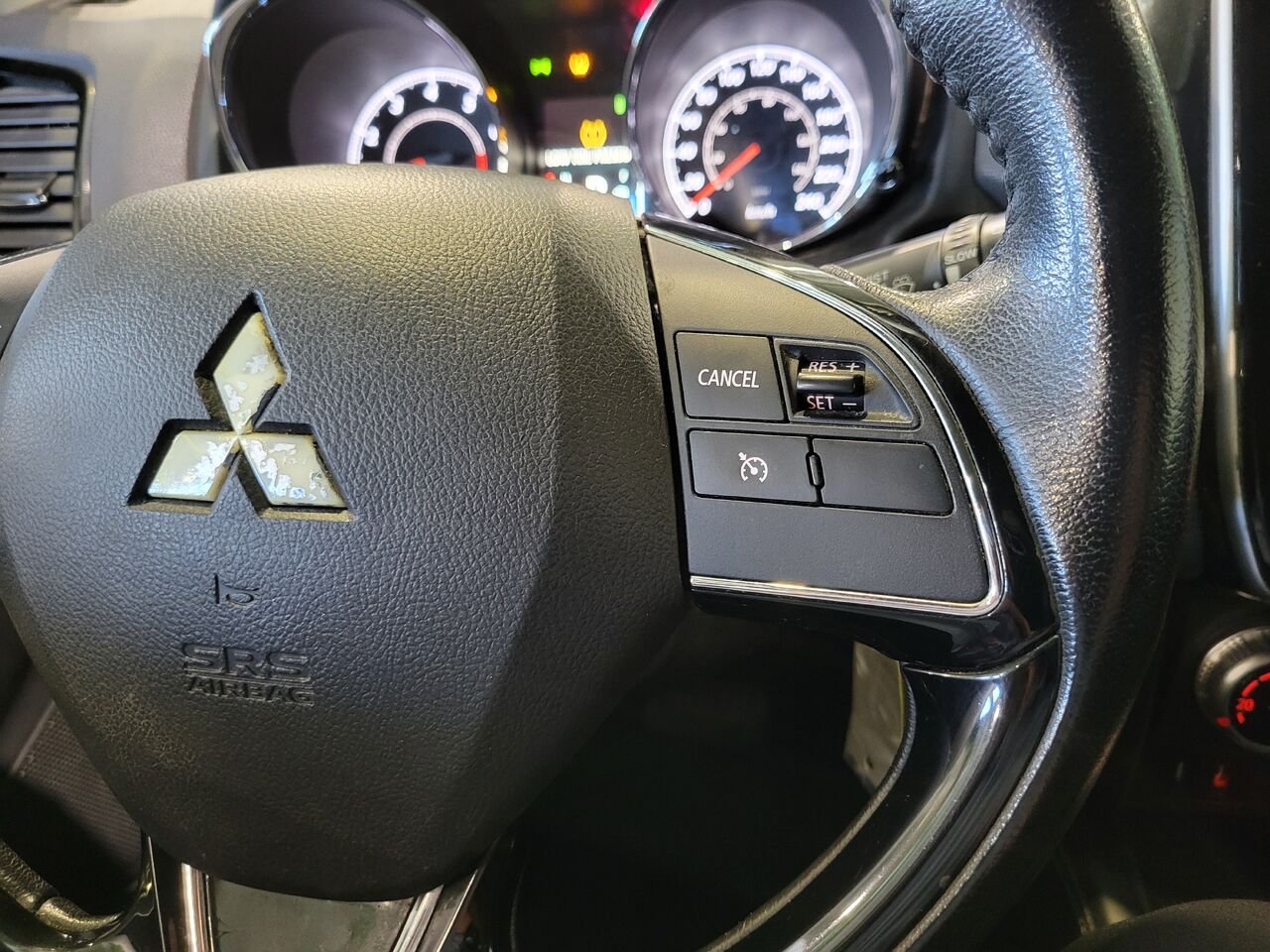 2020 Mitsubishi RVR Brown  - photo #17