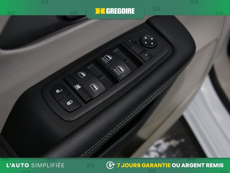 2023 Chrysler Pacifica White Blainville - photo #43