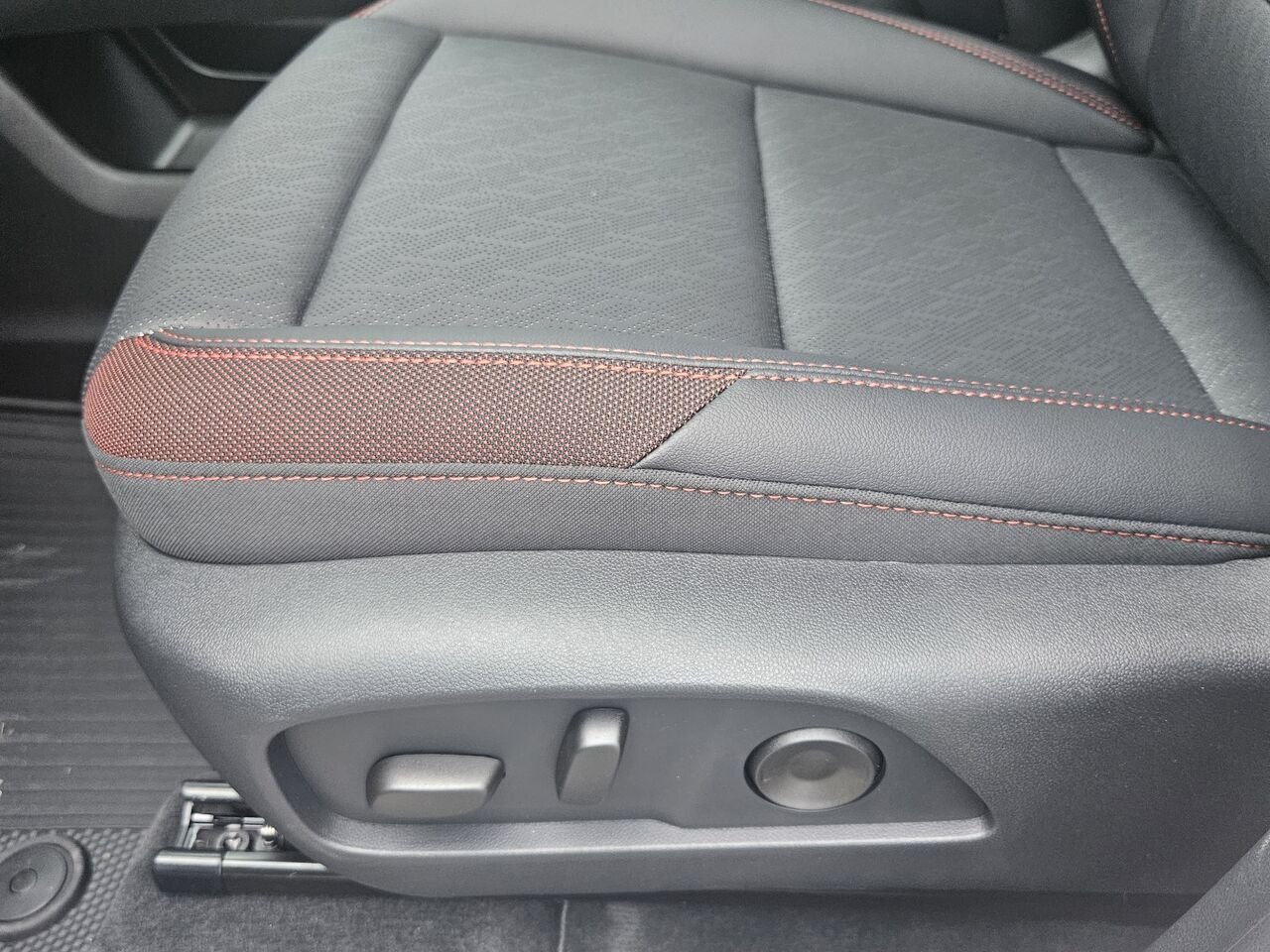 Chevrolet Equinox RS 4 portes TI 2027 Blanc polaire, triple couche Thetford Mines - photo #16