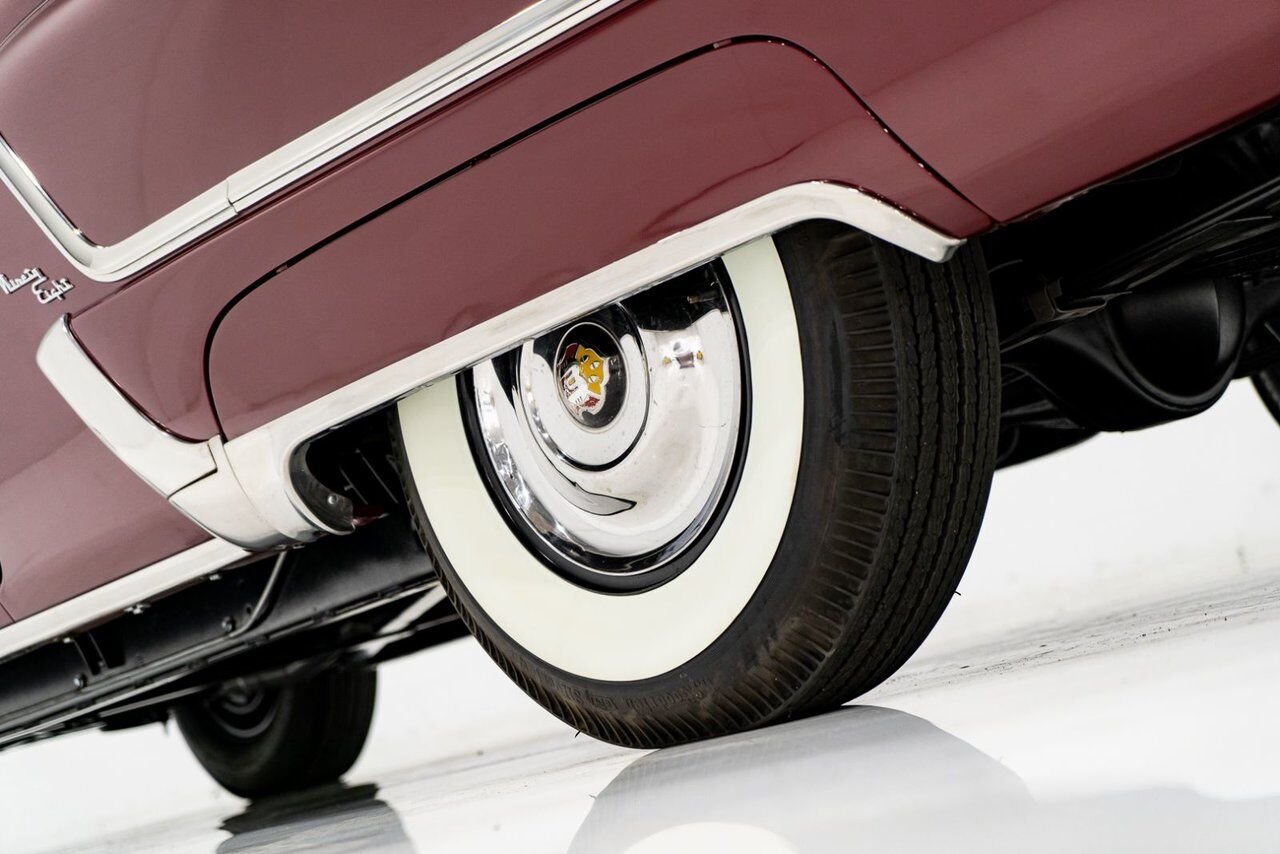 Oldsmobile 98 PRIX EN USD | Convertible Beautifully Presented from complete Restoration 1953 Rouge Montréal - photo #2