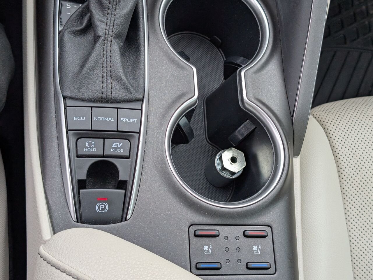 Toyota Camry Hybride XLE/SIÈGES CHAUFFANTS ET VENTILLÉS/TOIT OUVRANT/VOLANT CHAUFFANT/SIÈGES EN CUIR/BLUETOOTH/AC 2021 Blanc Sherbrooke - photo #15