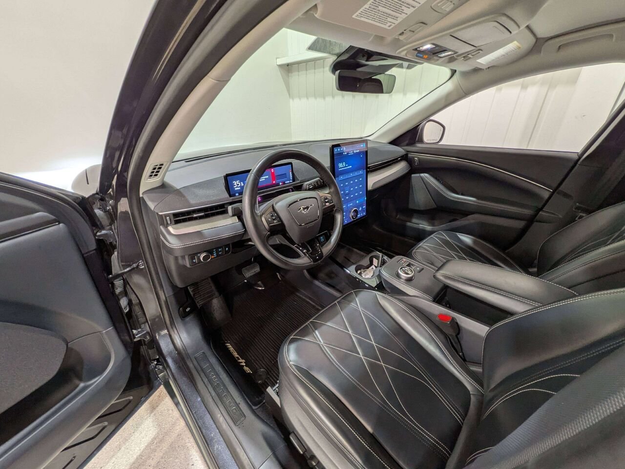 2022 Ford Mustang Mach-E Select AWD Black Val-David - photo #10