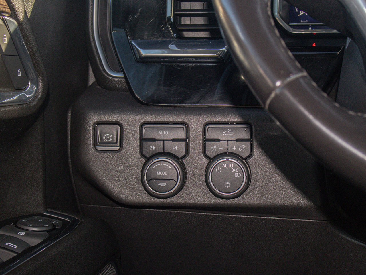 2023 Chevrolet Silverado 1500 4WD Crew Cab 147 LT White Sherwood Park - photo #20