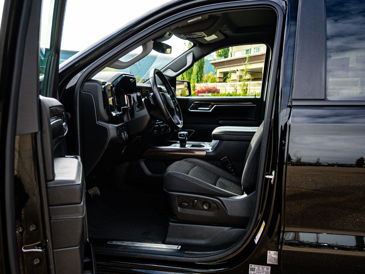 2023 Chevrolet Silverado 1500 4WD Crew Cab 147 RST Black Sherwood Park - photo #17