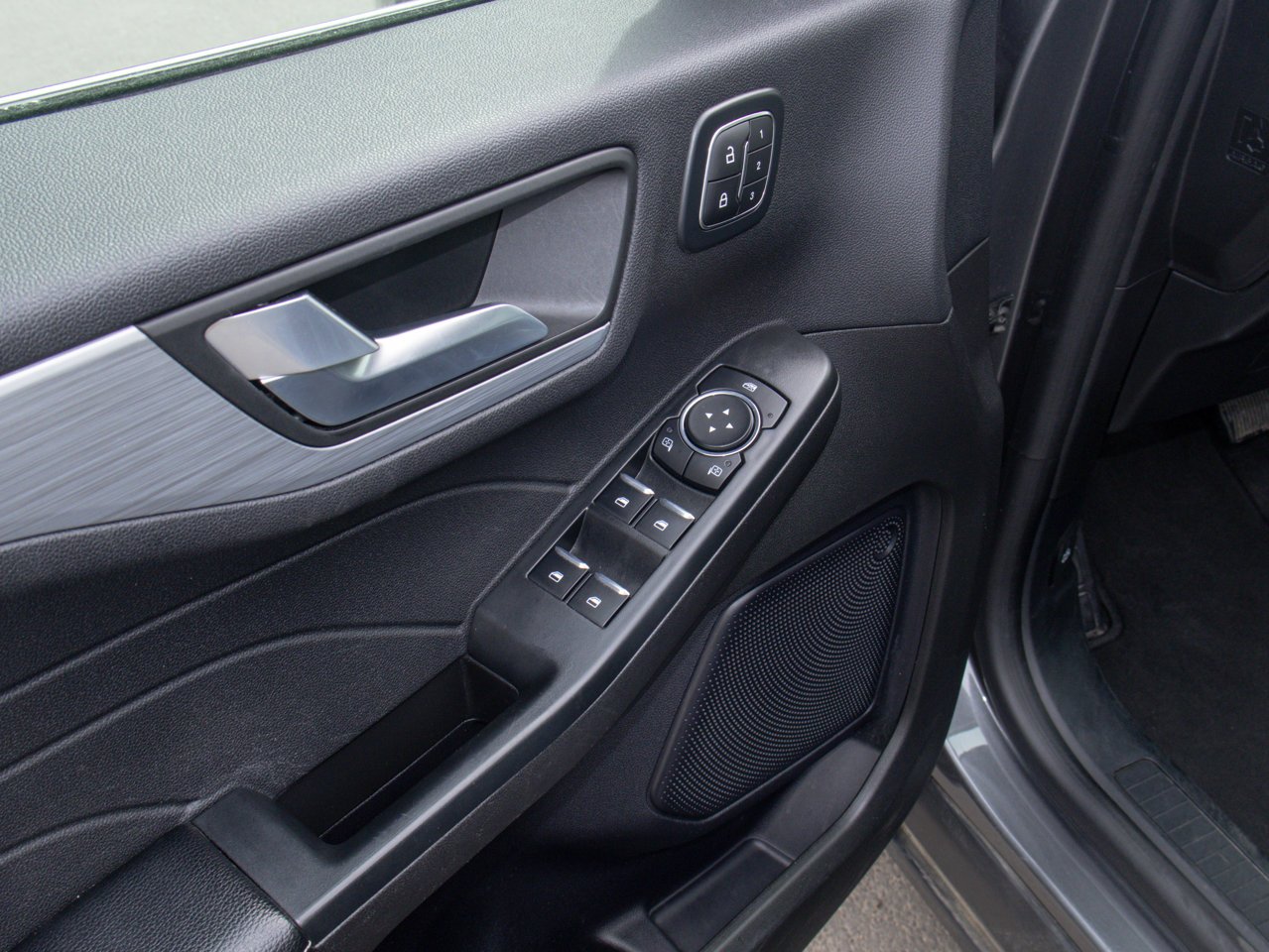 2024 Ford Escape Platinum AWD Grey Sherwood Park - photo #19