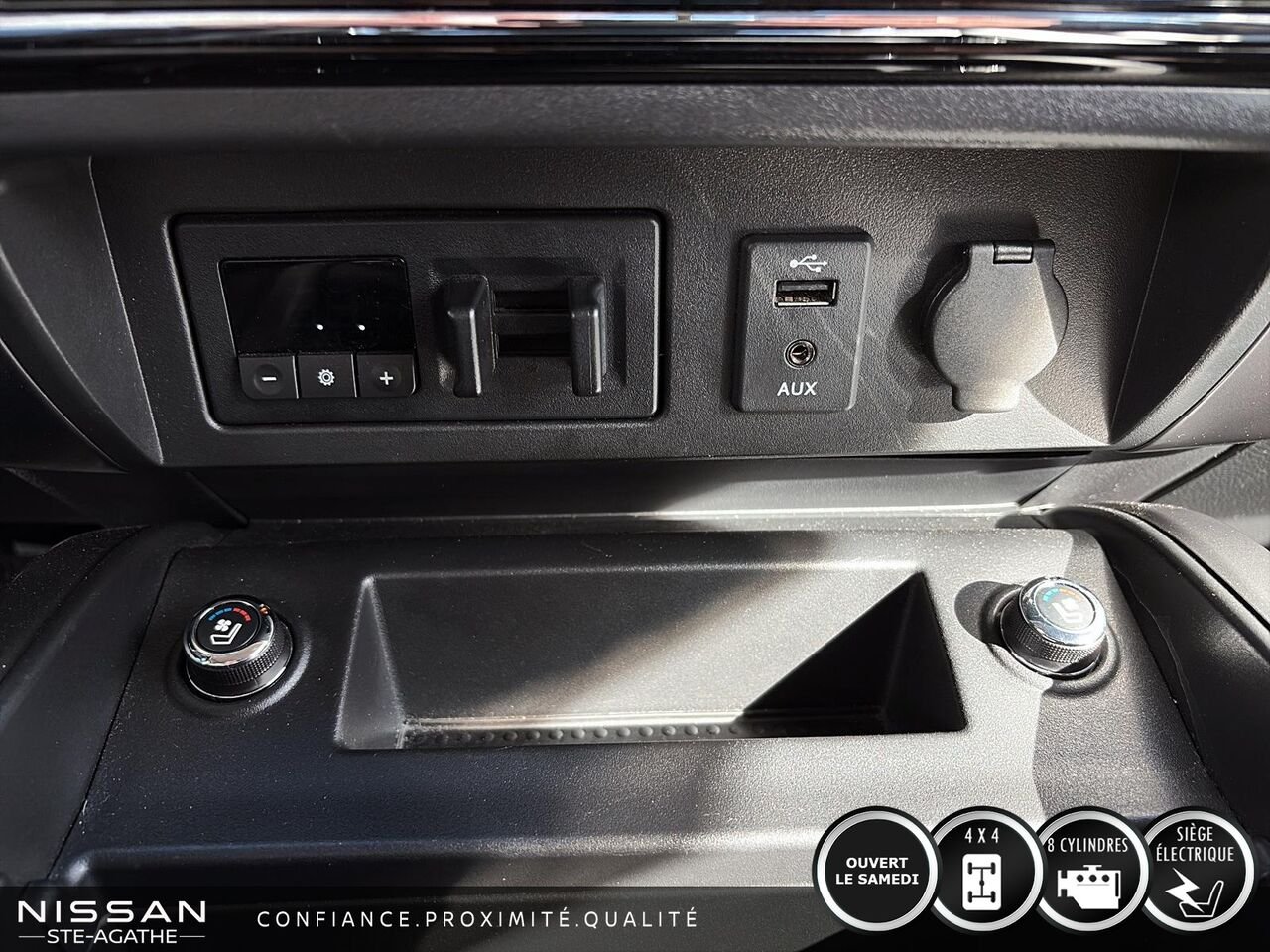 2018 Nissan Titan Platine cabine double 4x4 | BAS KILOMÉTRAGE | CAPACITÉ DE REMORQUAGE 8 500 LB Blue Saint-Jérôme - photo #25