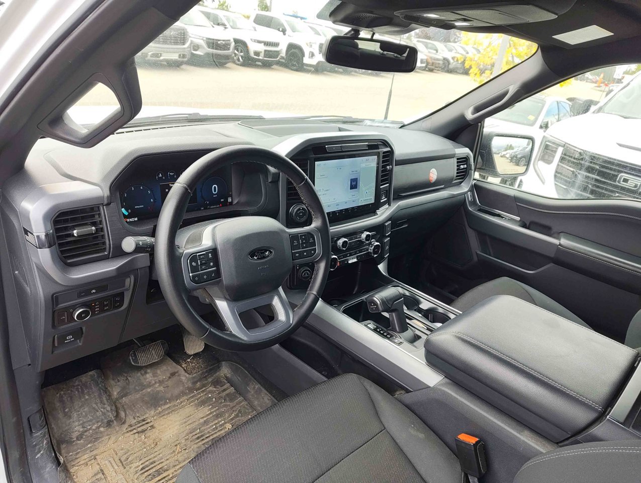 2025 Ford F-150 XLT 4WD SuperCrew 5.5' Box White Sherwood Park - photo #6