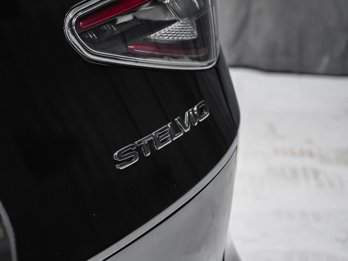 Alfa Romeo Stelvio QUADRIFOGLIO CARBONE 2024 Noir Montréal - photo #9