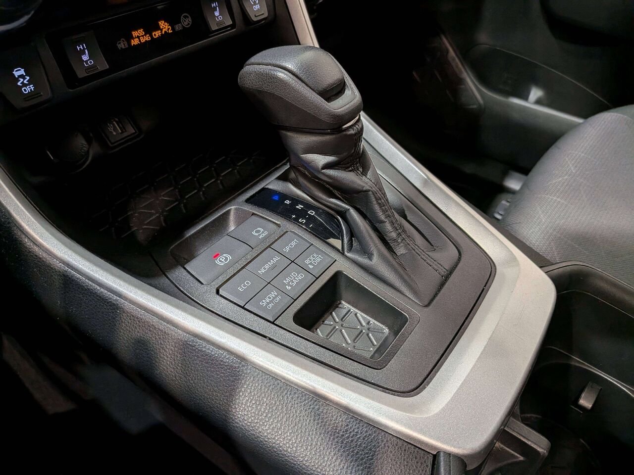 2024 Toyota RAV4 LE AWD Black Val-David - photo #26