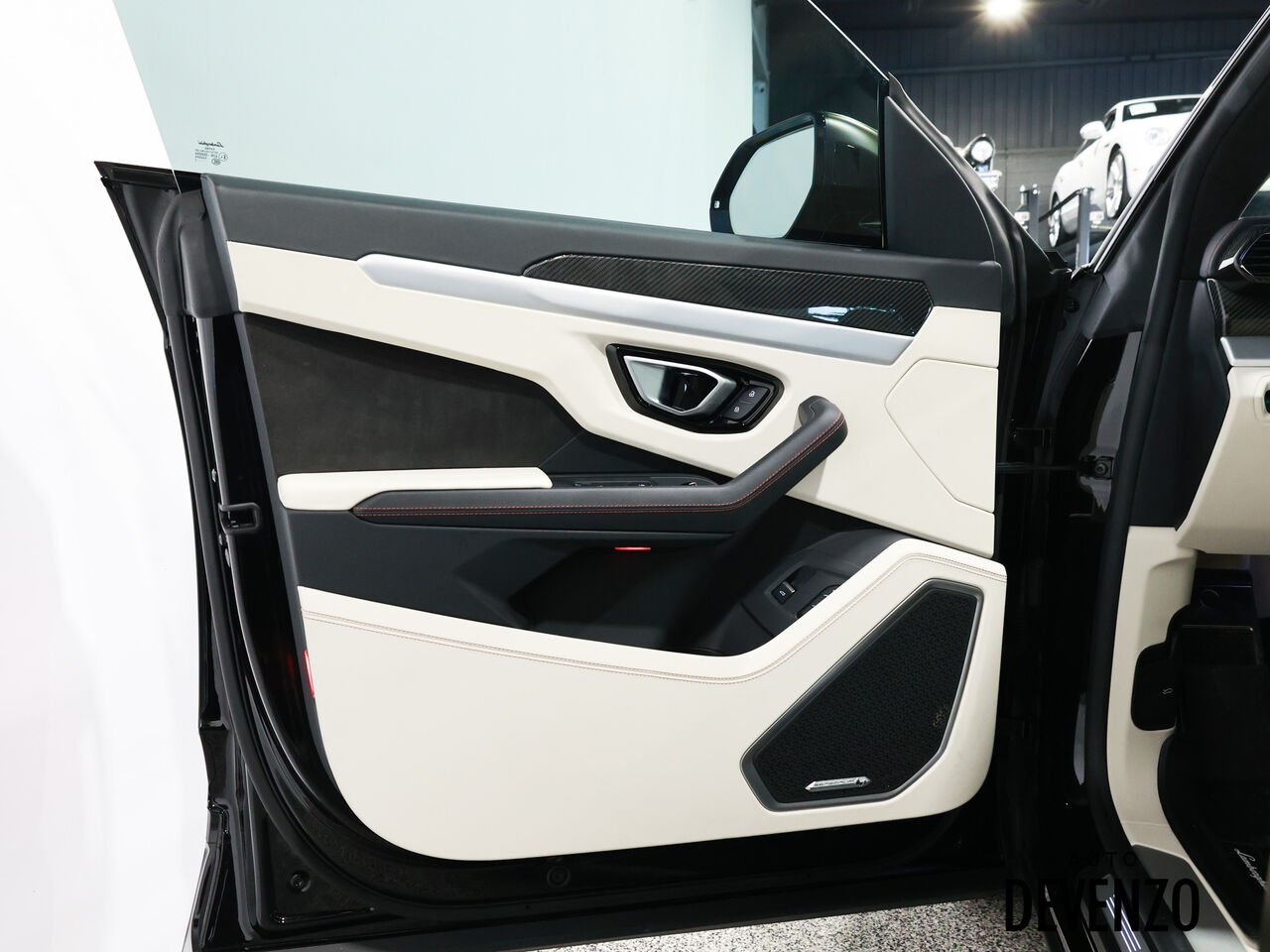 2023 Lamborghini Urus Black Saint-Eustache - photo #10