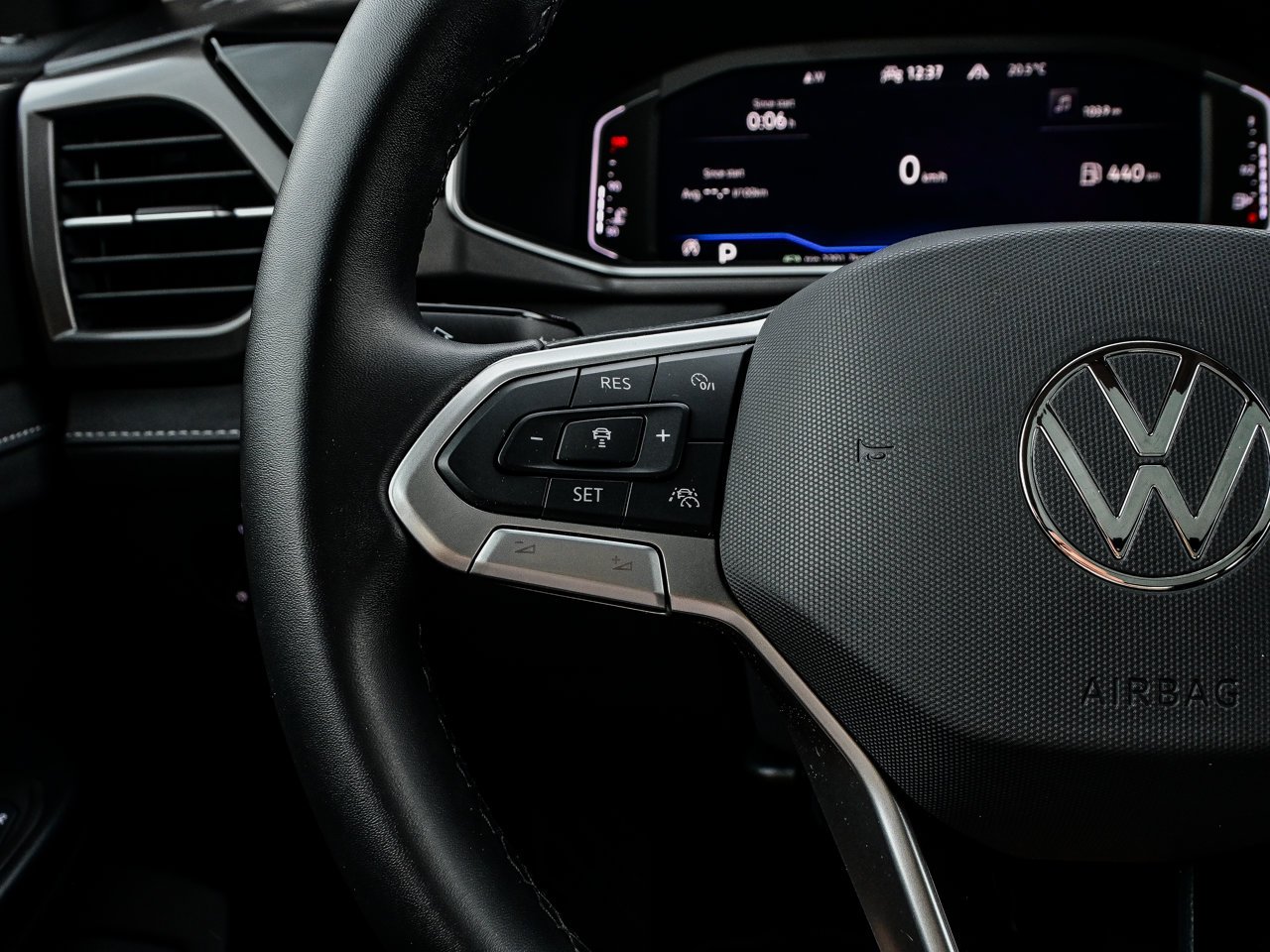 2026 Volkswagen Taos Comfortline Black Edition 4MOTION White Sherwood Park - photo #20