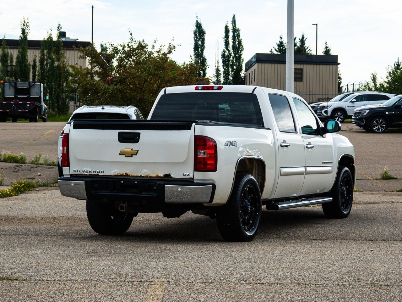 2009 Chevrolet Silverado 1500 4WD Crew Cab 143.5 LTZ White Sherwood Park - photo #12