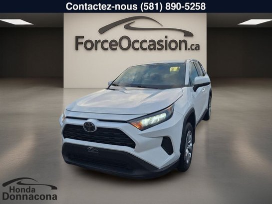 Toyota RAV4 LE, Bancs chauffant, Propre 2022 Blanc