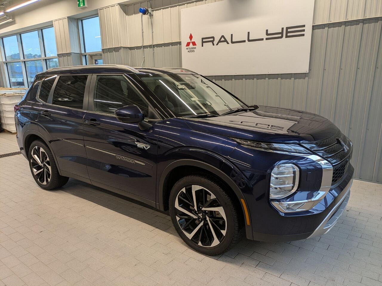 2024 Mitsubishi Outlander Plug-In Hybrid Gatineau - photo #0
