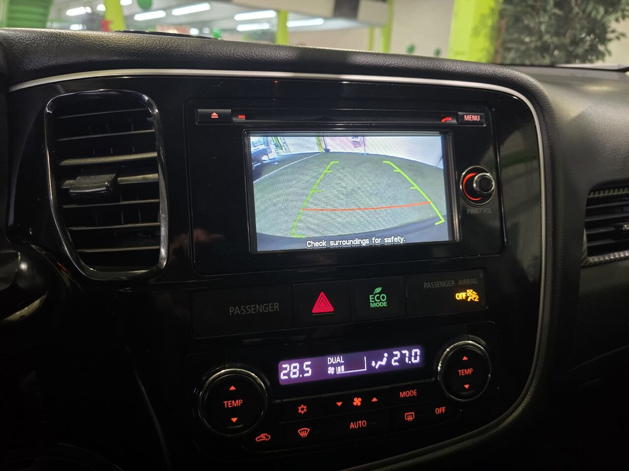 2014 Mitsubishi Outlander Black  - photo #24