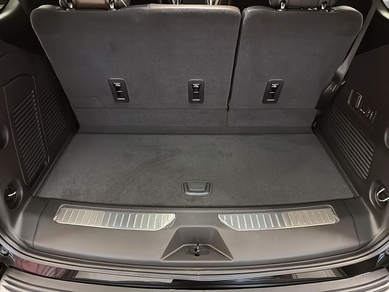 GMC Yukon DENALI ULTIMATE 4RM 2027 NOIR ONYX Saint-Hyacinthe - photo #5